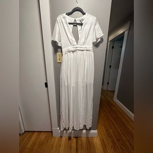 White Flowy Dress , open back, Size L